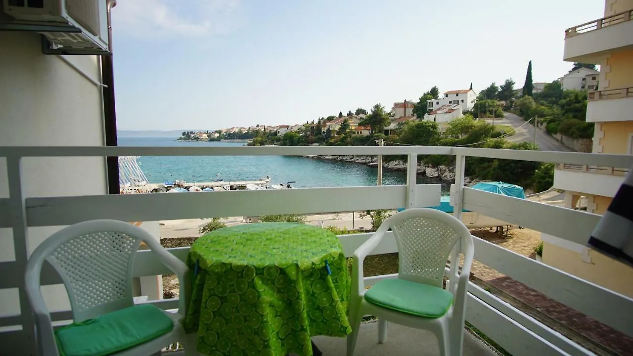Apartmani Laura Trogir 0*,
