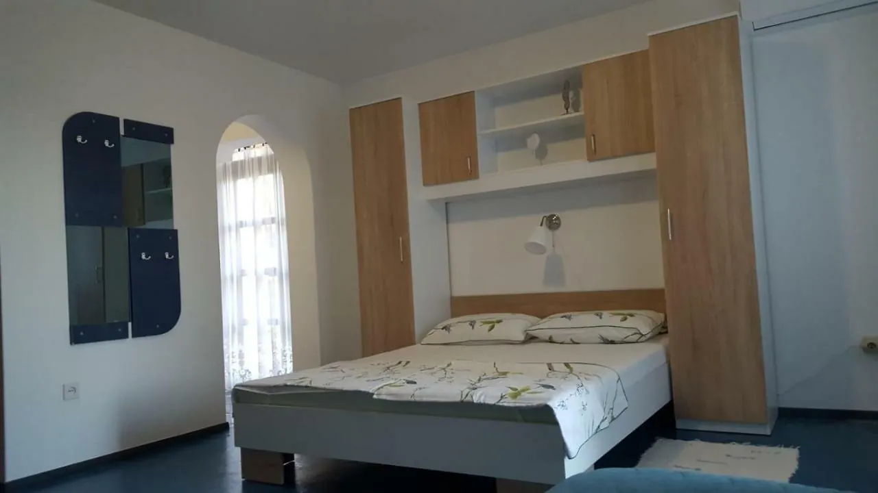 Apartmani Laura Trogir 0*,