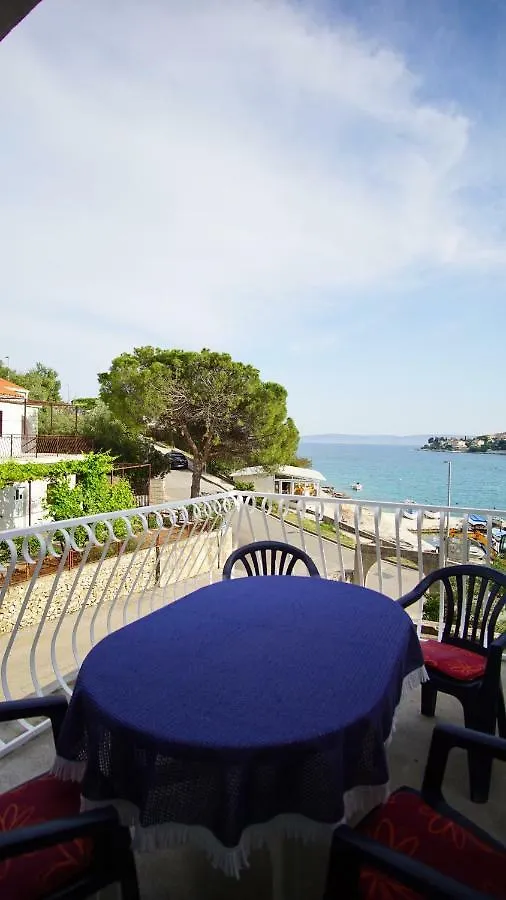 Apartmani Laura Trogir 0*,