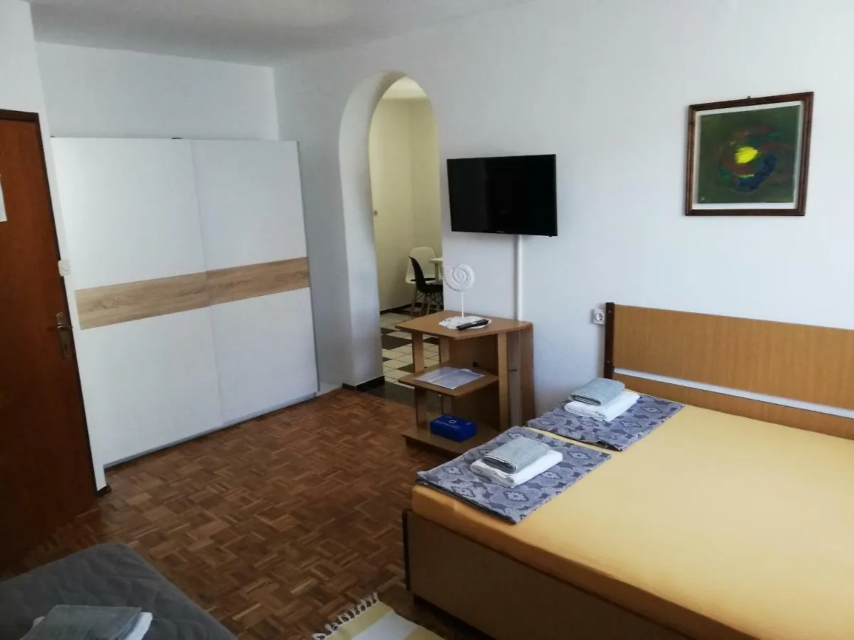Apartmani Laura Trogir 0*,  Chorvatsko