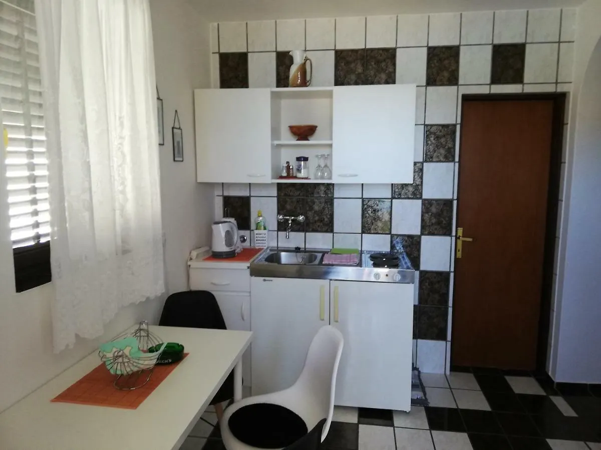 Apartmani Laura Trogir 0*,  Chorvatsko